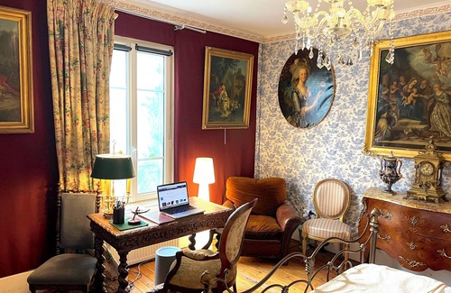 Jussieu Bed & Breakfast | Bedroom XVIII double bed, private bathroom and toilet, in house with garden.