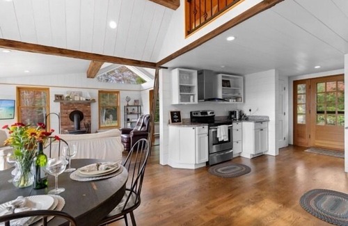 Pleasant Point Cottage | Bee Hive Cottage, romantic Maine waterfront cottage