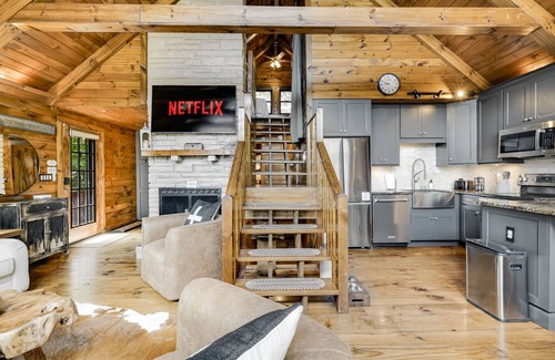 Charter Hills Cabin | Beech & Barrel - 5 min to slopes! Hot Tub, Sauna, Speakeasy, and Firepit