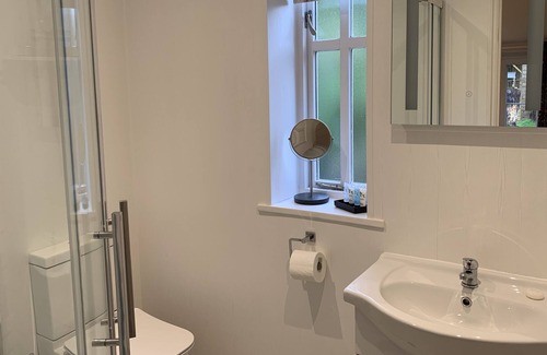 Lustleigh Cottage | BEECHNUT LODGE - Unusual gatehouse in a picturesque Devon village. Dartmoor NP.
