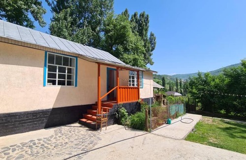 Kyrgyzstan Bed & Breakfast | Beekeeper's Hause