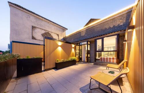 Dongcheng Hotel | Beijing Tangfu Nanluoguxiang Wang Fu Jing Forbidden City Snack Street Hotel,1 stop walking to airport express,3 stop to tiananmen&Free Laundry Dry Service and Free Afternoon Tea &professional Free Tour Ticket Service with English Speaking Staff