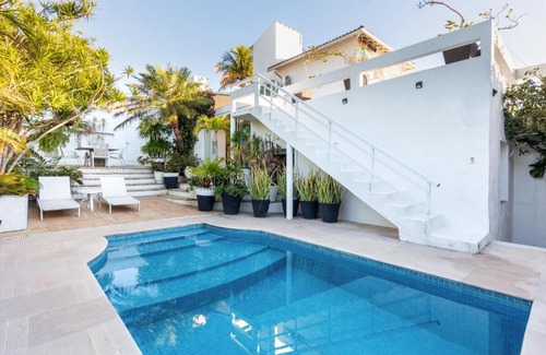 Ossos Villa | Belíssima casa! Quatro suítes na Praia dos Ossos.