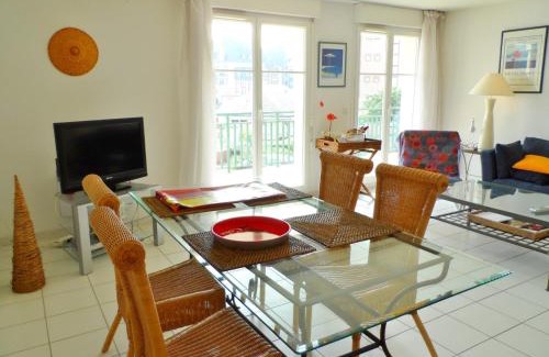 Port Guillaume Apartment | Bel appartement 3 pièces avec balcon, admis animaux, parking, Port Guillaume - FR-1-487-283