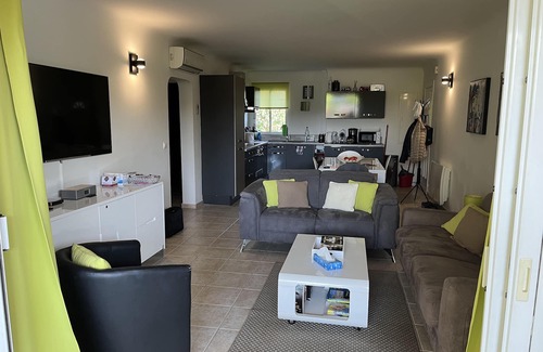 Santa Giulia Apartment | Bel Appartement de Plain-pied Dans une Résidence Fermée Avec Piscine de 300m2