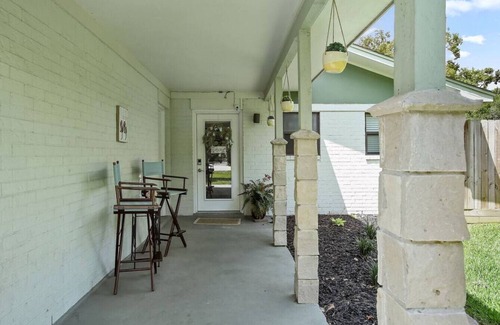 Clear Lake Shores House | Bel · Boardwalk POOL Home w Bikes and Boat Parking