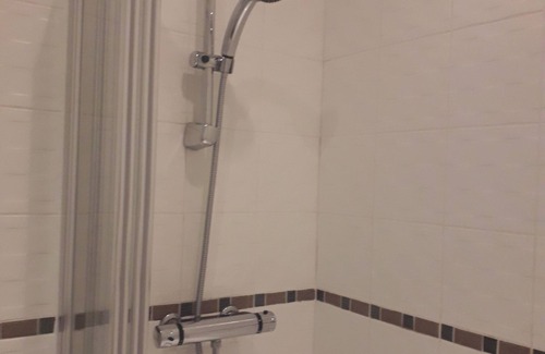 Belfast Apartment | Belfast base for adventures in the North of Ireland (secure car parking).