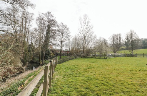 Camerton Cottage | BELL TENT 4, romantic, character holiday cottage in Timsbury