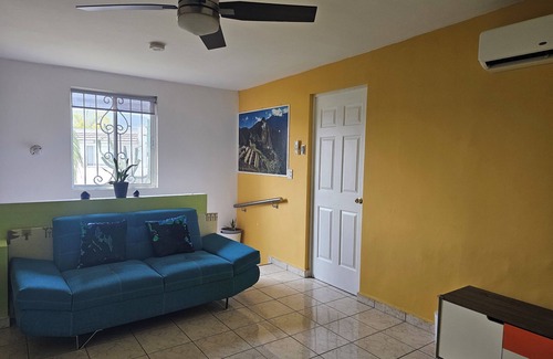 Monterrey House | Bella Casa con Jardín en Cerradas de Cumbres