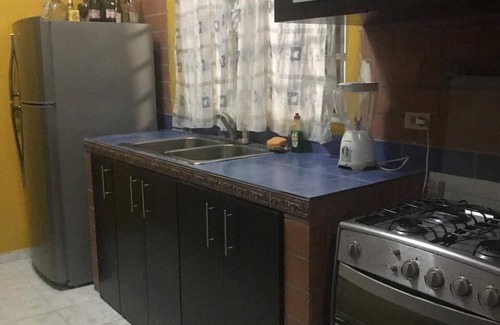 El Palmar House | Bella casa con piscina, con un terreno de 2000 m2, Todo el perímetro es cercado.
