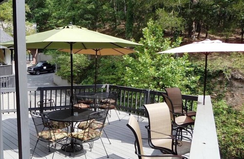 Eureka Springs Historic District Apartment | Bella Paradiso Condo 12 - King Studio with Kitchenette - Walk to Downtown, Free