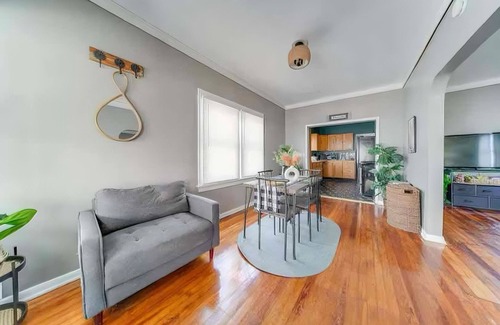 Garfield Heights House | Bella - Stylish Modern Retreat in Garfield Heights