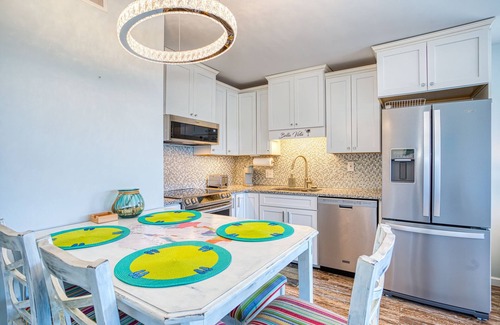 Garden City Condo | Bella Vista: Marshfront Condo 1 Block To The Beach. Pool & Hot Tub-1st Floor!