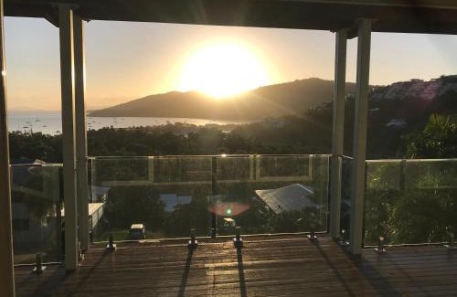 Airlie Beach Apartment | Bella Vista Pets ok no pet without Calling host prior to booking t&C apply