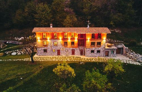 Civenna Ski Chalet | Bellagio Baita treeb