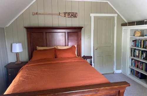 Bellaire House | Bellaire - Lakes - Golf - Ski - Walk to Downtown!