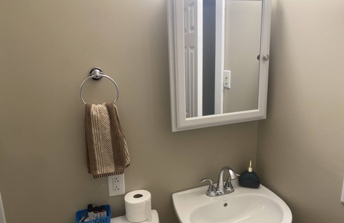 Bellaire House | Bellaire Midtown Cottage: Your Escape Awaits!
