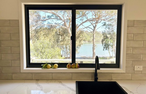 Wallaga Lake House | Bellbird Lakeside Cottage