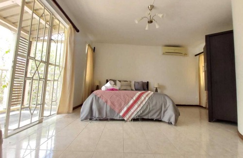 Tamarin House | Belle Maison de 3 Chambres en Suite Située à 10 Minutes à Pieds de la Plage!