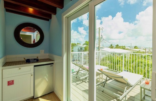 Midtown House | *BELLE OF THE BEACH @ CASA EAST* Beach House + LAST KEY SERVICES…