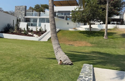Tequesquitengo House | Belle Vue" house, with a spectacular view of the Tequesquitengo Lake.