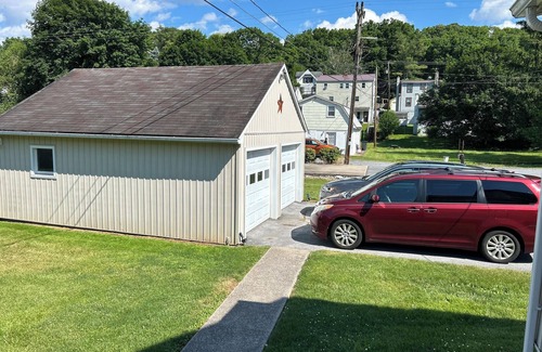 Bellefonte House | Bellefonte Creek Cottage, a charming, modern single-family home