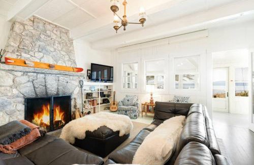 Homewood House | Belleview Lakefront by Tahoe Getaways - Hot Tub, Pier, Buoy and Guest House