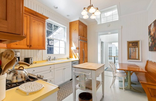 Homewood House | Belleview Lakefront by Tahoe Getaways - Hot Tub, Pier, Buoy and Guest House