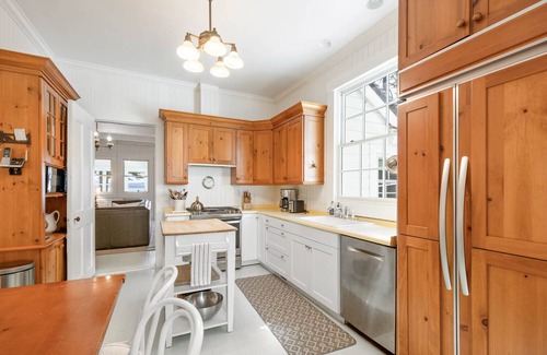 Homewood House | Belleview Lakefront by Tahoe Getaways - Hot Tub, Pier, Buoy and Guest House