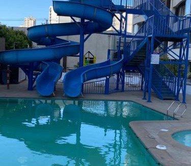 Vina del Mar Apartment | Bello Dpto central a pasos de la Quinta Vergara, Mall, Plaza de Viña, con estacionamiento, ideal para recorrer la ciudad caminando relajado