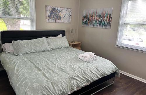 Loveland Apartment | Bellwood 2 bed family house w 2 living areas Superhost