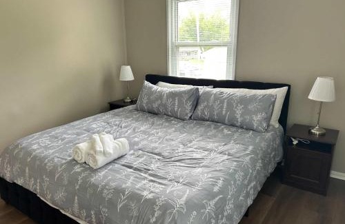 Loveland Apartment | Bellwood 2 bed family house w 2 living areas Superhost