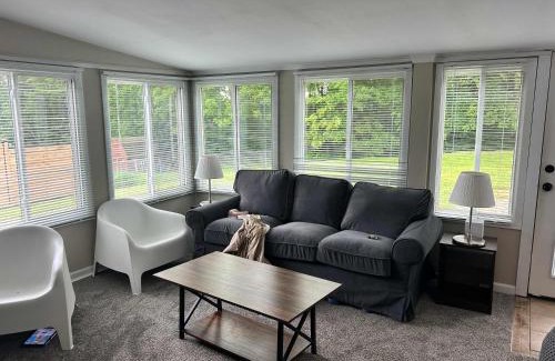 Loveland Apartment | Bellwood 2 bed family house w 2 living areas Superhost