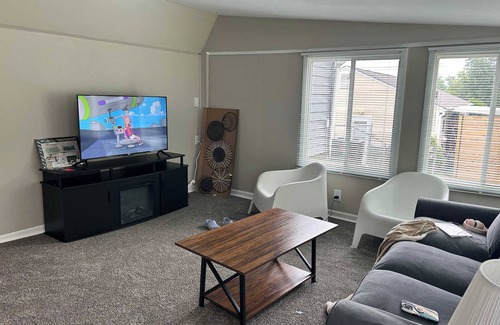 Loveland Apartment | Bellwood, 2 bed house w/2 living areas, Superhost