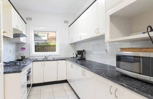 Belmore House | Belmore Brand new renovated 3Br house AC & Parking
