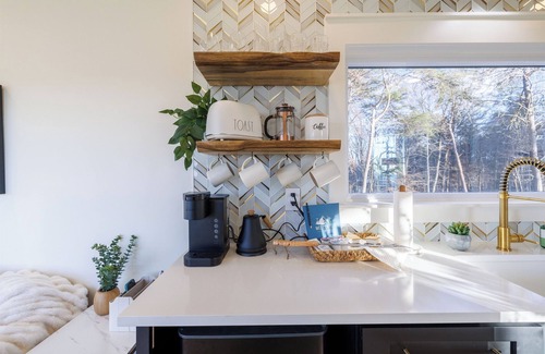 Collinsville House | Beloveds Rest—Mountain Sunsets with a Hot Tub