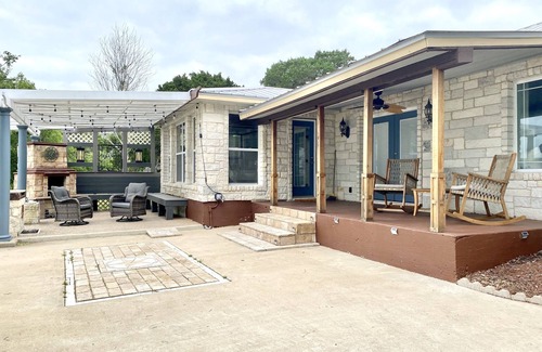 Leon Junction House | Belton Lake views, large patio, pool table! 3 bed,2 bath with 4th bedroom option