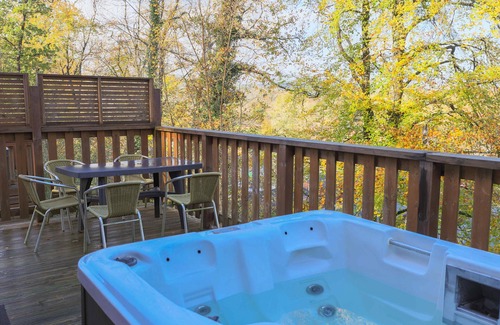 Liverton Cabin | Belvedere Edge in Devon - sleeps 6 guests in 3 bedrooms