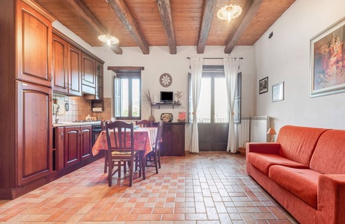 Bomba Cottage | Belvilla by OYO Vibrant Cottage near Lake in Bomba