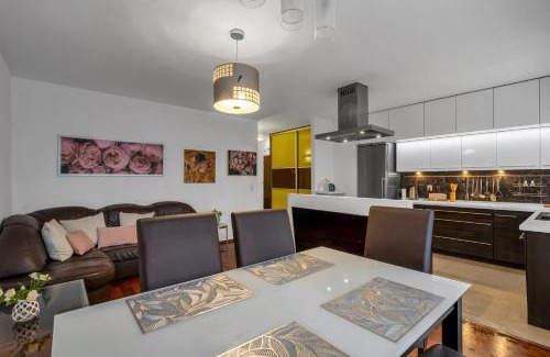 Gorce Apartment | Bemowo Business Apt - 62m2, Parking, Metro & Park Nearby - by Rentujemy