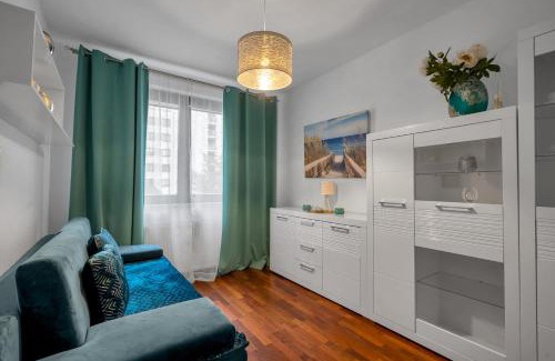 Gorce Apartment | Bemowo Business Apt - 62m2, Parking, Metro & Park Nearby - by Rentujemy