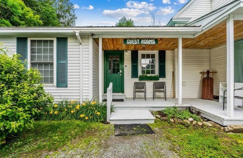 Bridgewater Apartment | Ben & Jerry Suite | Minutes to Woodstock | Hiking