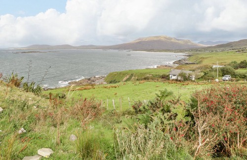 Tully Cottage | BEN VIEW, family friendly, with open fire in Tully, County Galway