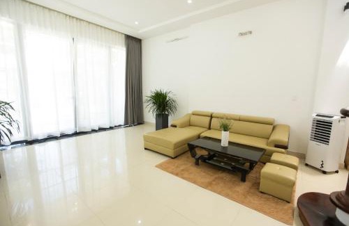 Son Tra Villa | Ben Villa-3' walk to My Khe Beach.