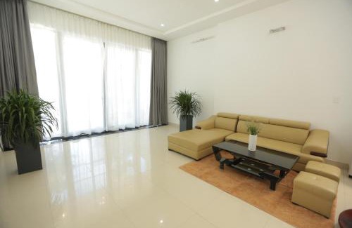 Son Tra Villa | Ben Villa-3' walk to My Khe Beach.