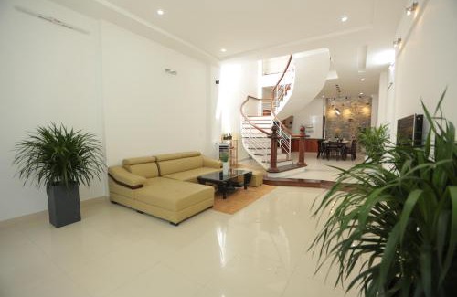 Son Tra Villa | Ben Villa-3' walk to My Khe Beach.