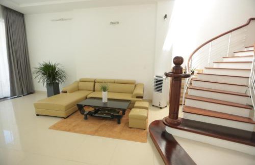 Son Tra Villa | Ben Villa-3' walk to My Khe Beach.