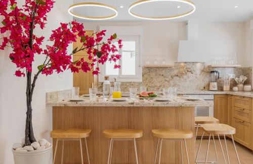 Benalmadena Costa Villa | Benalmadena Beach Villa-Luxe new 5BR heated pool & BBQ kitchen at prime location near Puerto Marina & Beach