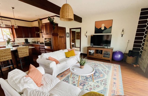 Bend House | Bend Mountain View Guesthouse