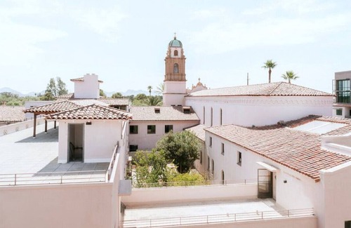 Miramonte Apartment | Benedicti · Amazing View’s NEW Loft w/ POOL By UofA